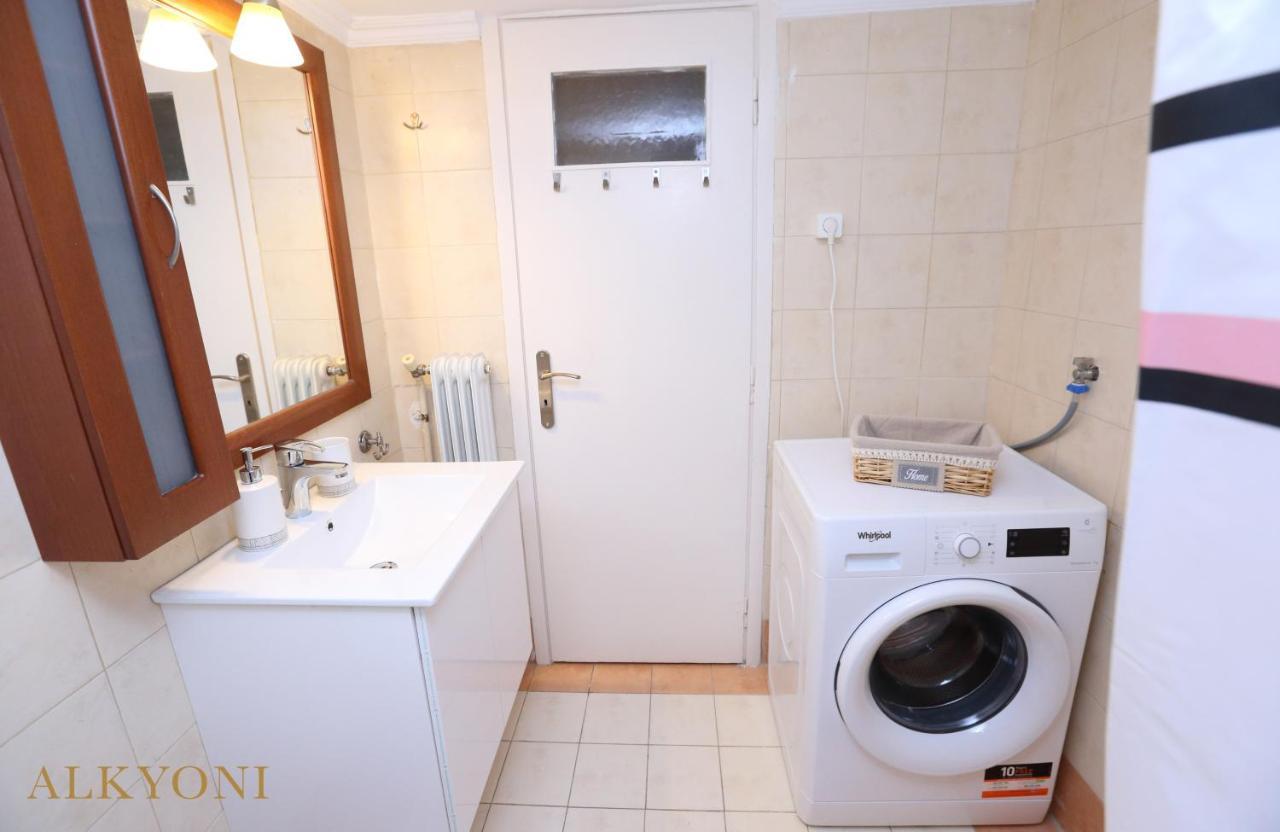 Melma Properties- Alkyoni Apartment By The Sea In פיראוס מראה חיצוני תמונה
